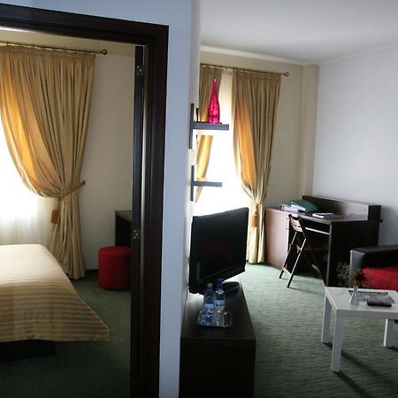 Hotel Kilometrul Zero Dragasani Dış mekan fotoğraf