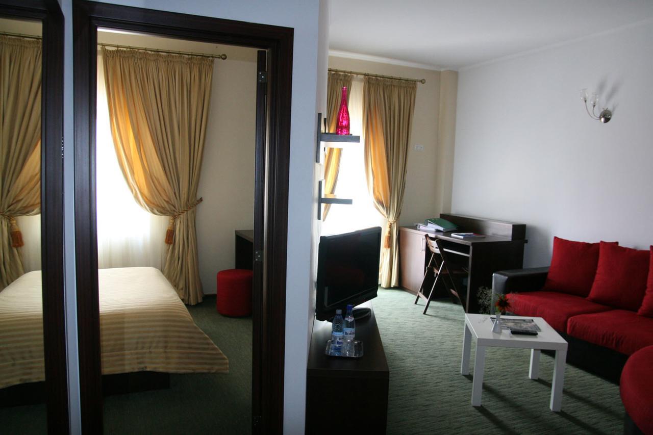 Hotel Kilometrul Zero Dragasani Dış mekan fotoğraf