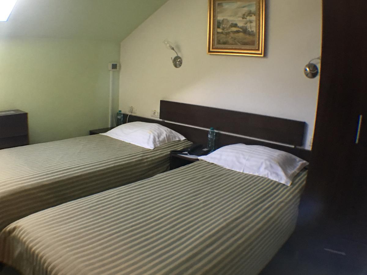 Hotel Kilometrul Zero Dragasani Dış mekan fotoğraf